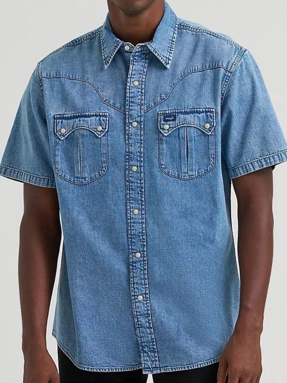 Wrangler Men's Vintage Inspired Sculpted Yoke Denim Snap Shirt Light Wash 112374